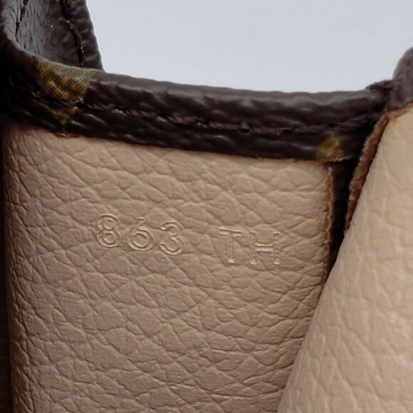 100% Authentic Louis Vuitton Poche toilette 26 Canvas Cosmetic Pouch 140-121324 - Picture 14 of 14